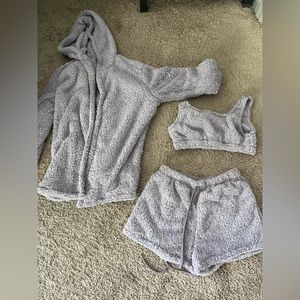 5/60$ or 10/110$

fleece lounge lavender set